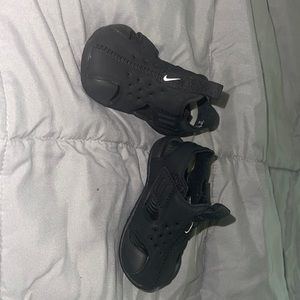 Black Nike sandals